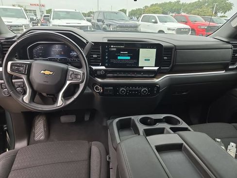 Used 2025 Chevrolet Silverado 1500 LT AWD/4WD image 19