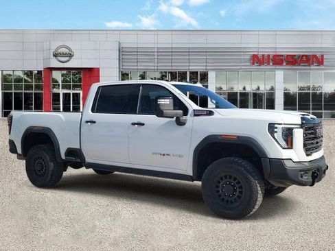 Used 2024 GMC Sierra 2500 AT4X w/ AT4X AEV Edition image 2