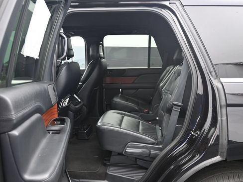 Used 2024 Lincoln Navigator Premiere AWD/4WD image 16