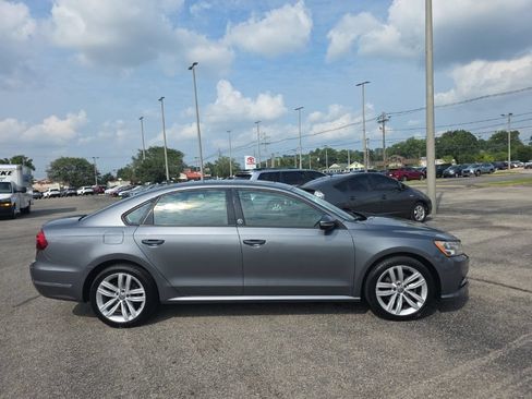 Used 2019 Volkswagen Passat 2.0T Wolfsburg w/ Wheels & Sunroof Package FWD image 4