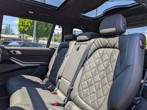 Used 2025 BMW X7 xDrive40i w/ M Sport Package AWD/4WD image 17