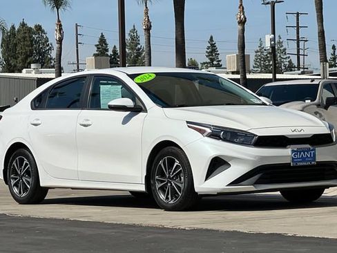 Used 2024 Kia Forte LXS w/ LXS Technology Package FWD image 2