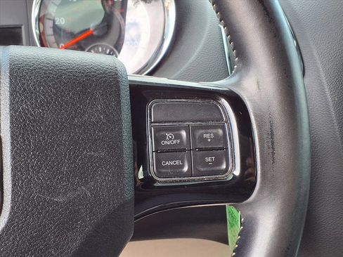 Used 2020 Dodge Grand Caravan SXT image 32