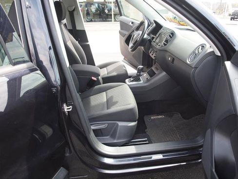 Used 2018 Volkswagen Tiguan Limited w/ Premium Package image 6