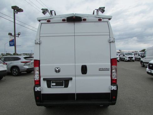 Used 2024 RAM ProMaster 2500 w/ Convenience Group FWD image 7