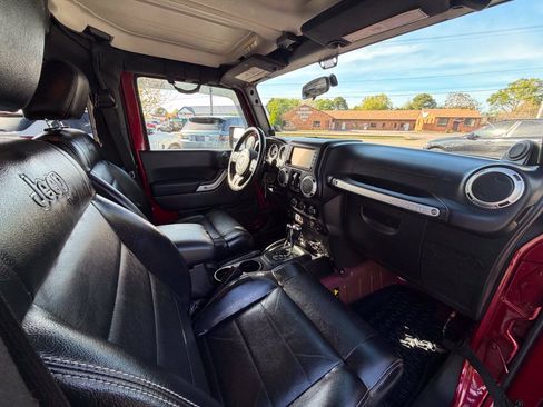 Used 2012 Jeep Wrangler Sahara w/ Dual Top Group AWD/4WD image 26