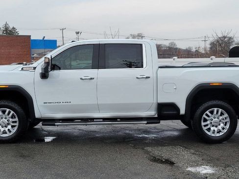 Used 2022 GMC Sierra 2500 SLT w/ SLT Convenience Package image 9