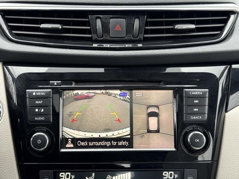 Used 2022 Nissan Rogue Sport SL w/ Premium Package image 11