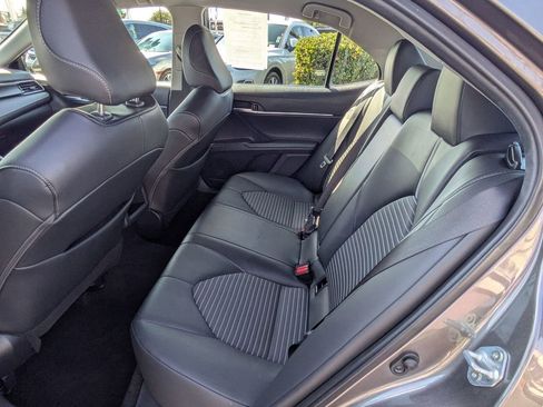 Used 2023 Toyota Camry SE image 14