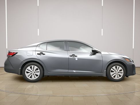 Used 2025 Nissan Sentra S FWD image 22