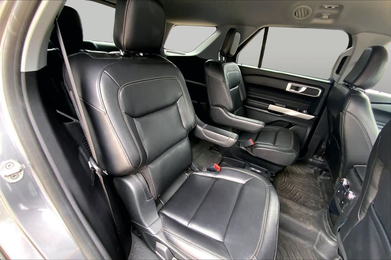 Used 2021 Ford Explorer XLT w/ Equipment Group 202A RWD image 18