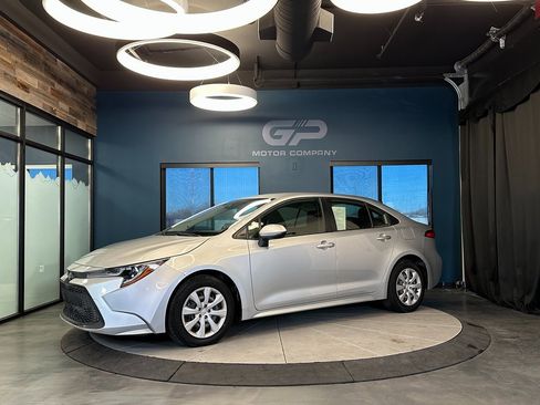 Used 2022 Toyota Corolla LE image 7