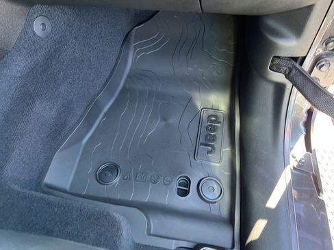 New 2025 Jeep Gladiator Sport image 21