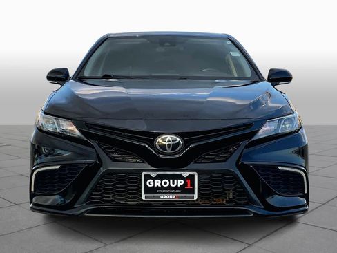 Used 2022 Toyota Camry SE image 3
