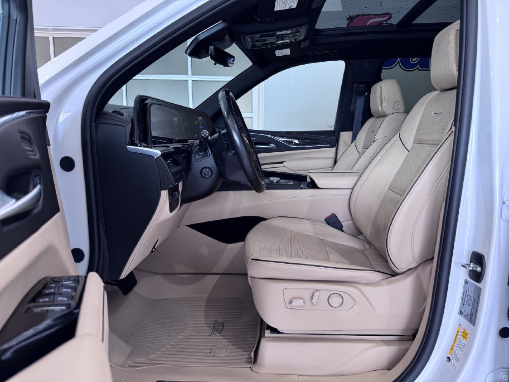 Certified 2024 Cadillac Escalade ESV Premium Luxury w/ Performance Package AWD/4WD image 12