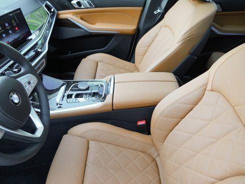 Certified 2025 BMW X7 xDrive40i w/ Premium Package image 11