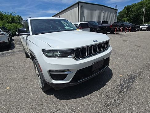 Used 2022 Jeep Grand Cherokee Limited 4xe w/ Luxury Tech Group II AWD/4WD image 11