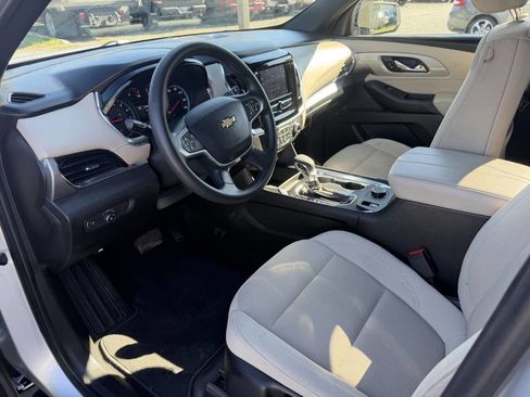 Used 2022 Chevrolet Traverse LS AWD/4WD image 9