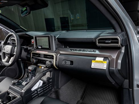 Used 2025 Toyota Tacoma TRD Off-Road image 17