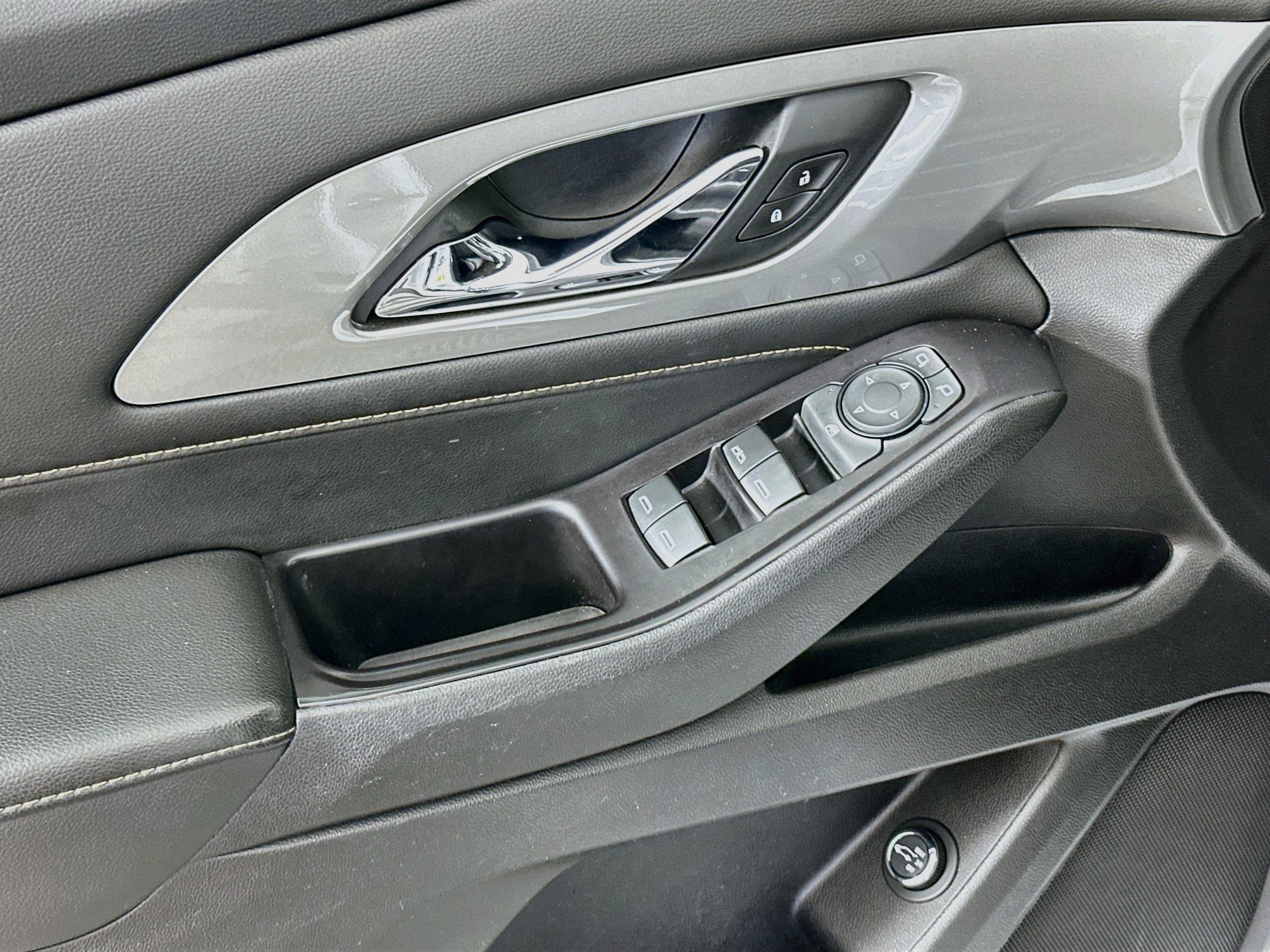 Used 2019 Chevrolet Traverse LT FWD image 15