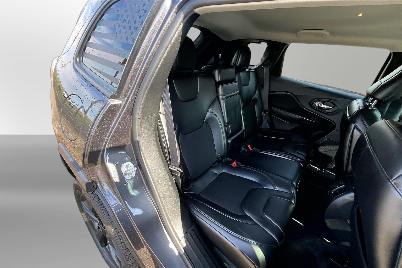 Used 2019 Jeep Cherokee Latitude Plus FWD image 17