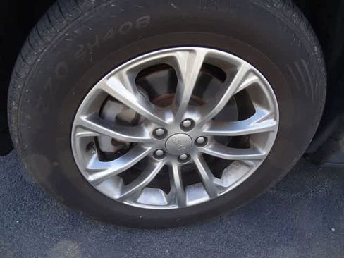 Used 2020 Jeep Cherokee Latitude Plus w/ Comfort/Convenience Group image 17