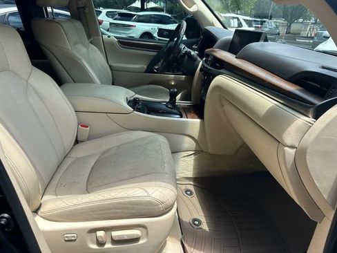 Used 2016 Lexus LX 570 4WD w/ Luxury Package image 15