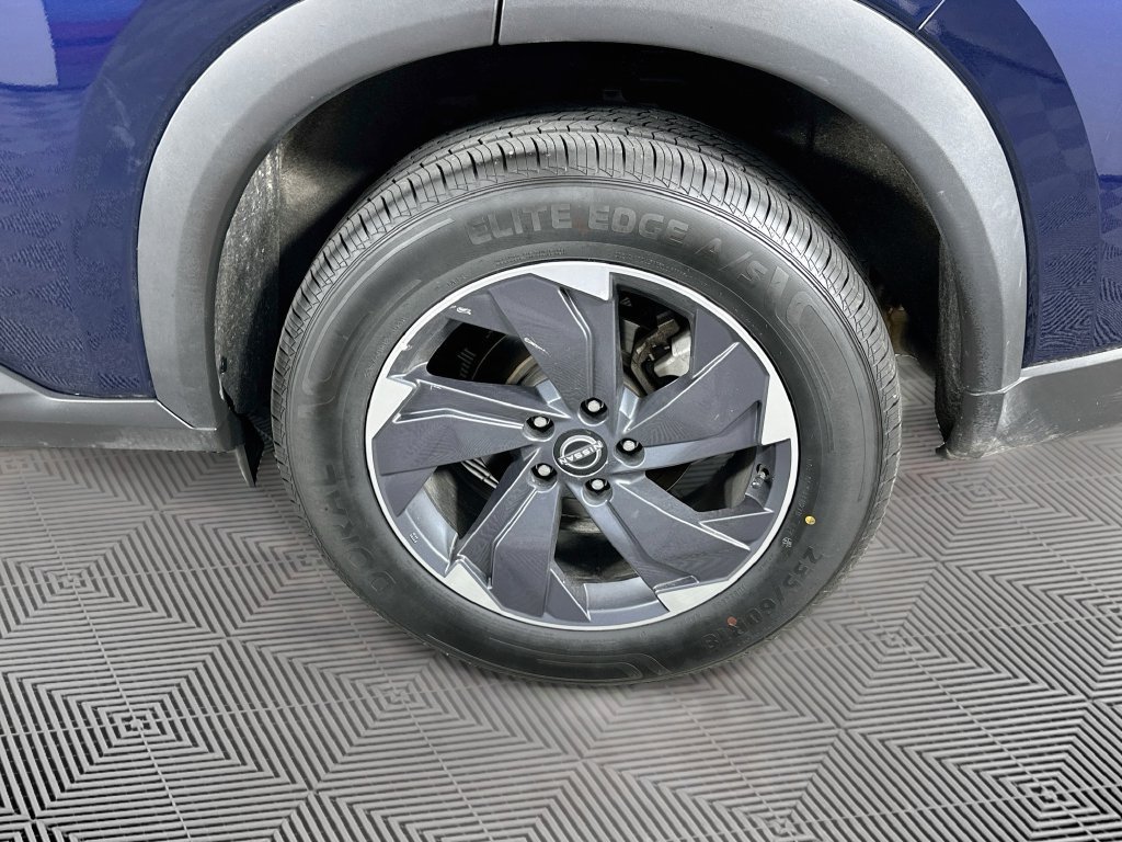 Used 2024 Nissan Rogue SV FWD image 38