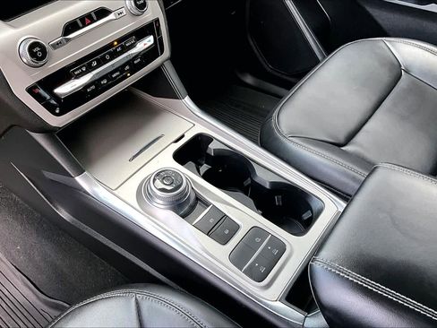 Used 2023 Ford Explorer XLT w/ Equipment Group 202A image 17