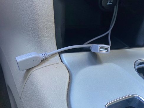 Used 2013 Jeep Grand Cherokee Overland image 33