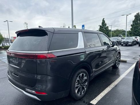 Used 2024 Kia Carnival EX FWD image 5