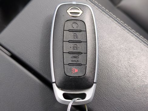 Used 2024 Nissan Rogue SL AWD/4WD image 28