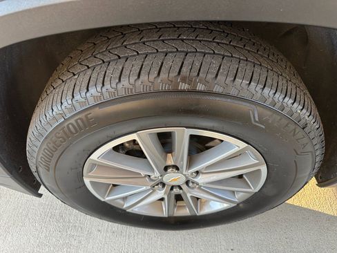 Used 2023 Chevrolet Traverse LT image 7