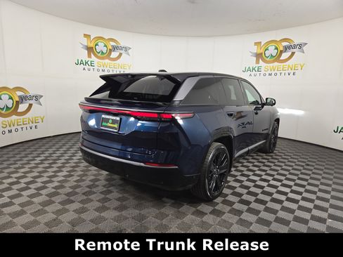 Used 2024 Jeep Wagoneer Launch Edition image 9