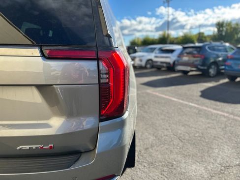 Used 2026 GMC Yukon XL AT4 AWD/4WD image 5