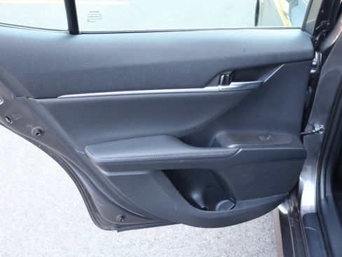 Used 2022 Toyota Camry XLE FWD image 14