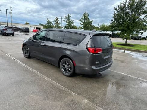Certified 2020 Chrysler Pacifica Touring w/ S Appearance Package FWD image 12