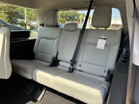 Used 2025 Ford Expedition Platinum w/ Driver's Package AWD/4WD image 16