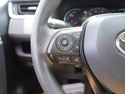 Used 2025 Toyota RAV4 XLE image 20