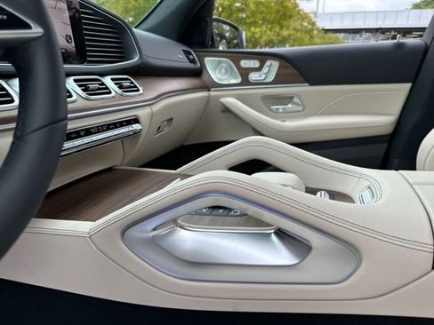 Used 2025 Mercedes-Benz GLS 450 4MATIC image 22