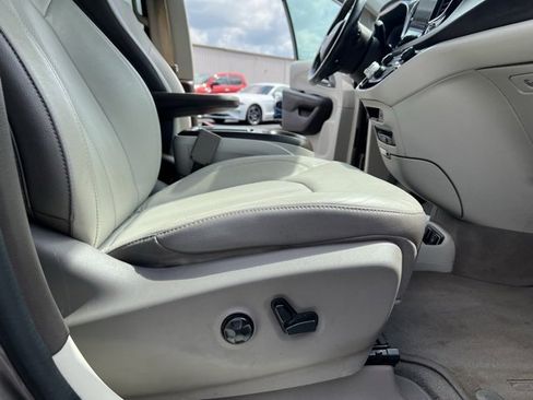 Used 2017 Chrysler Pacifica Touring-L Plus w/ Advanced Safetytec Group image 36