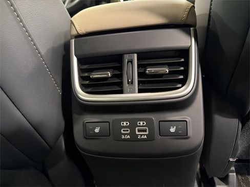 Used 2023 Subaru Outback Limited image 35