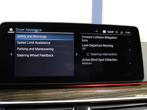 Used 2022 BMW 530e w/ Premium Package image 32