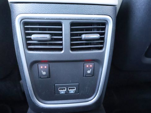 Used 2018 Chrysler 300 Limited image 42