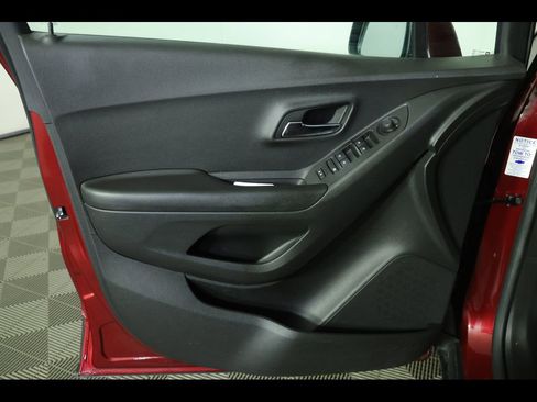 Used 2022 Chevrolet Trax LS w/ Tint and Cruise Package AWD/4WD image 20