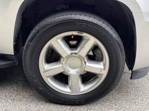Used 2011 Chevrolet Tahoe LTZ AWD/4WD image 28