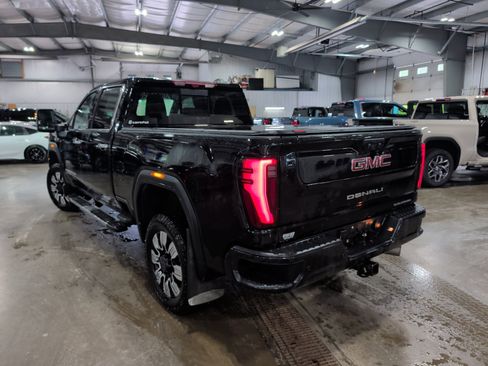 Used 2025 GMC Sierra 2500 Denali w/ Denali Reserve Package AWD/4WD image 4