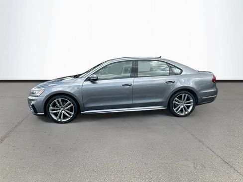 Used 2018 Volkswagen Passat 2.0T R-Line w/ R-Line Lighting Package FWD image 4