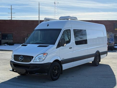Used 2013 Freightliner Sprinter 2500 image 2