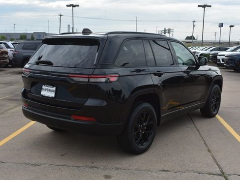 Used 2024 Jeep Grand Cherokee Altitude RWD image 5